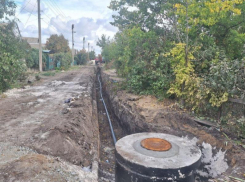 В Мелитополе меняют старые трубы водопровода на улице Речной