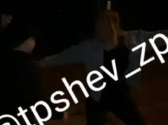 Жуткие кадры: парень избил ногами свою девушку после оскорбления его мамы в Запорожье