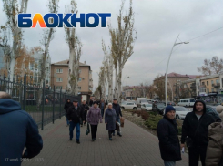 Жаловавшиеся Путину на рейдерство запорожцы массово вышли к стенам прокуратуры