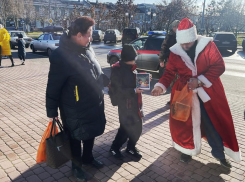 Дед Мороз-росгвардеец начал шествие по Запорожской области