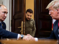 Новости СВО: Трамп помог Путину на Украине, Киев потребовал вернуть Мелитополь и Крым, ВС РФ подступают к Запорожью