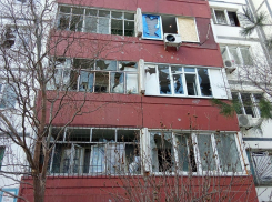 Появились новые кадры с места удара ВСУ во дворе многоэтажки в Энергодаре