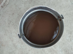 Вода цвета нефти полилась из кранов жителей Мелитополя