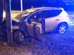 Пьяный водитель иномарки снёс рекламный щит в Запорожье