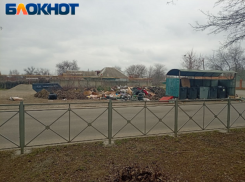 Житель Мелитополя показал масштабную свалку возле нового педиатрического центра
