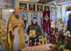 Икону от питерского мастера получил храм Мелитополя в честь 23 февраля