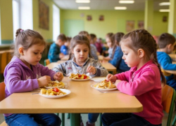 «Трындец полный»: ученики днепрорудненской школы «София» не могут обедать в столовой