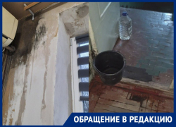 Жители попавшего под удар ВСУ дома на Ленина в Васильевке показали жуткие протечки и трещины