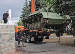 Танк Т-70, вошедший первым в Мелитополь при освобождении, сняли с постамента