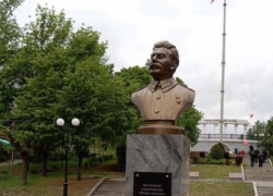 Бюст Иосифу Сталину торжественно открыли в Мелитополе