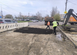 В Мелитополе начали ремонтировать асфальт на перекрёстке двух улиц