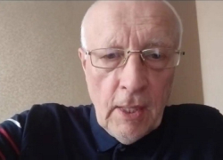 Экс-советник Кучмы предрёк голод к зиме из-за нашествия саранчи в Запорожье