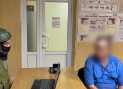 Житель Запорожской области на камеру признался в убийстве троюродного брата вилами