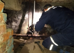 Пензенские коммунальщики спасли от холода многоэтажку в Токмаке 