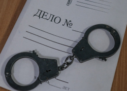 Парень и девушка попали под дело за кражу планшета из магазина в Запорожской области