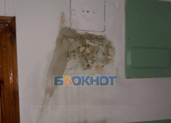 В Мелитополе УК годами не ремонтирует текущую крышу жилого дома