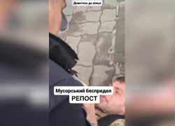Появилось видео, как полицейский набросился на военного ВСУ средь бела дня в Запорожье