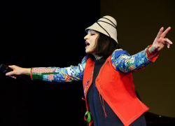 Вирусный трек, дружба с Пугачевой и известные сыновья: как певица из Запорожья Любаша написала главные хиты века