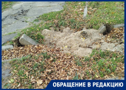 Горе-коммунальщики сломали ливнёвку, убирая мусор с крыши дома на Комсомольской в Днепрорудном