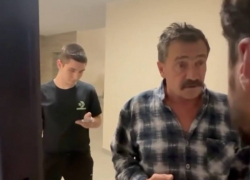 Во Львове запорожцы избили ветерана «Азова» из-за мешающих им костылей