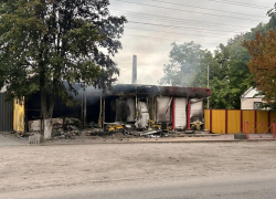Два магазина в Каменке-Днепровской сгорели после ударов ВСУ в ночь на 24 июля
