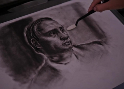 Школьница из запорожского села нарисовала портрет Путина ко дню его рождения