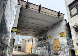 Жители Запорожья пожаловались на аварийные арки