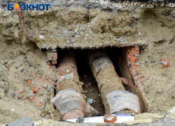 Водовод прорвало на территории областной больницы в Мелитополе 