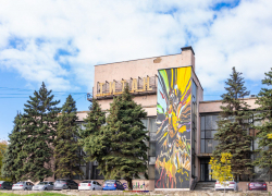 В Запорожье появился 10-метровый мурал «Покрова»