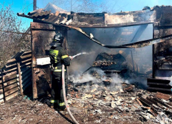В Мелитополе из-за короткого замыкания дотла сгорела машина в гараже