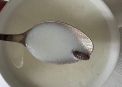 Житель Запорожья нашёл жука в стакане кефира из местного супермаркета