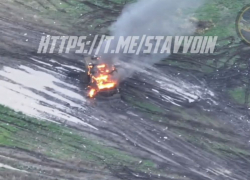 Российским бойцам удалось сжечь бронемашину ВСУ в 6 км от линии фронта у Магдалиновки