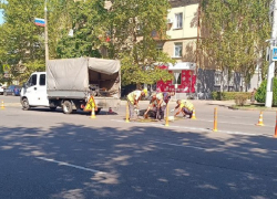 В Мелитополе на месте страшного ДТП с девочкой-подростком начали установку «лежачего полицейского»