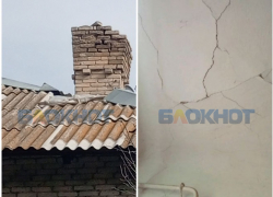 В доме на Ломоносова в Мелитополе снесло крышу, пока чиновники признавали его аварийным