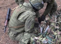 ВС РФ разнесли в щепки бронеавтомобиль ВСУ во время разгрузки боеприпасов в Запорожье