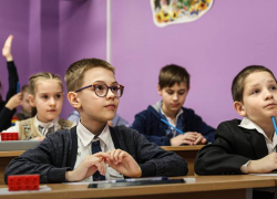 Запорожские школьники будут учиться до 30 июня в этом году