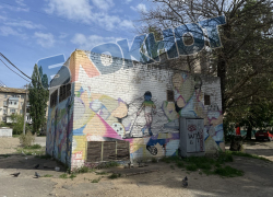 Необычное граффити запечатлел в Мелитополе читатель «Блокнота»