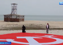 Развёрнутую на Бердянской косе копию Знамени Победы было видно из космоса