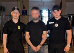 В Запорожье мужчина избил пенсионера и украл его телефон