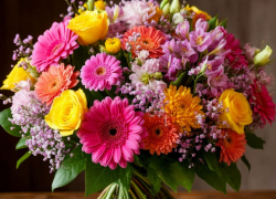 Дарите девушкам цветы: как выбрать букет на 8 Марта, чтобы не оплошать