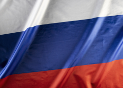 В Запорожской области обновляют полотнища флага России