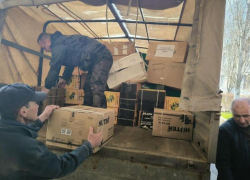 В Акимовский округ Запорожской области передали 13 коробок гуманитарной помощи