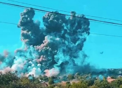 Дым странного цвета попал на видео после удара по объекту ВСУ в Запорожье