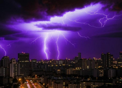 В Запорожской области объявили штормовое предупреждение из-за грозы и сильного ветра