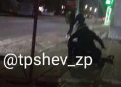 Запорожец отхлестал любовника жены на глазах у прохожих 