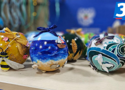 Юные запорожские художники отправили ёлочные игрушки в Киров