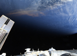 Линию раздела дня и ночи показал запорожский космонавт Зубрицкий с околоземной орбиты