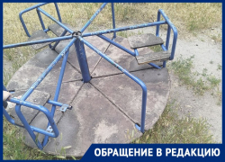 «Изредка косят траву»: жительница Мелитополя показала запущенную детскую площадку 