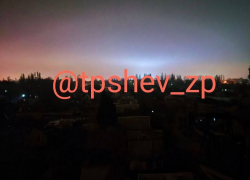 Сине-фиолетовое свечение в небе запечатлели жители Запорожья в ночь на 12 ноября