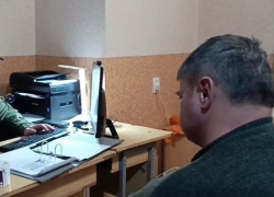 Опубликованы кадры допроса мужчины, который жестоко убил своего знакомого в запорожском селе